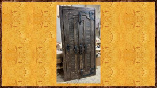 Двери из металла с деревянными накладками из массива