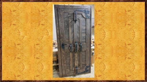 Двери из металла с деревянными накладками из массива