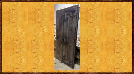 Двери из металла с деревянными накладками из массива