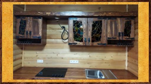 Кухня под старину из массива Витражная