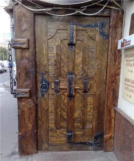 Деревянные двери под старину - вне времени, фото 3